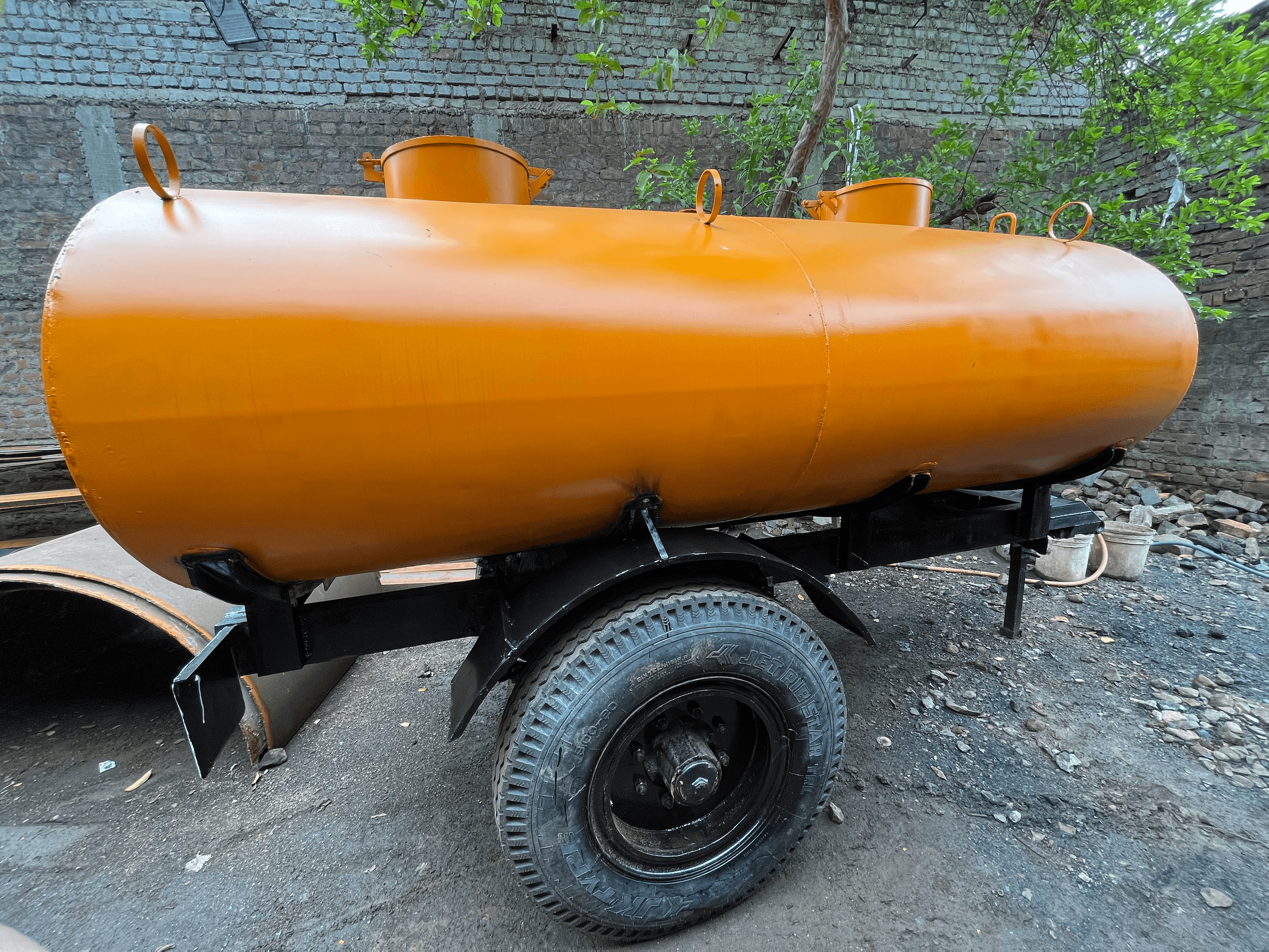 2-Wheel Water Tanker